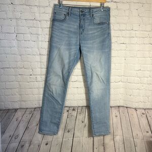American Eagle Athletic Jeans Mens 33 x 32 Light Wash Next Level Flex Stretch